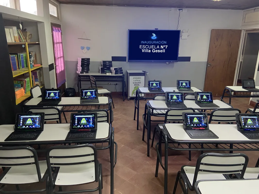 Estudiantes del nivel primario en Villa Gesell en pleno desarrollo de sus talleres.