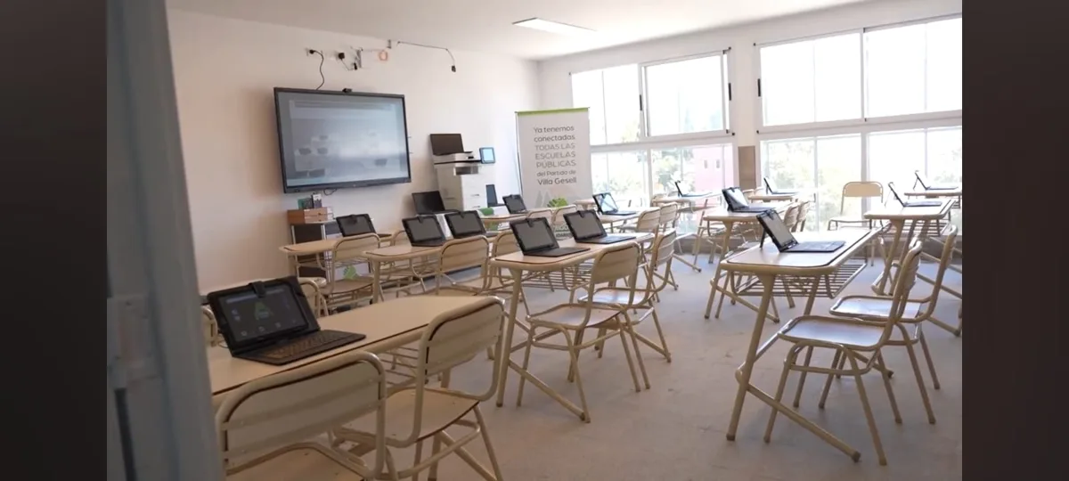 Inauguración del aula técnica en la Escuela Secundaria N° 5 de Villa Gesell.